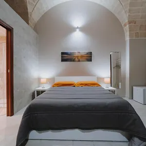 Civico 9 , Brindisi Italia